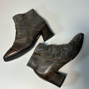 L'ATISTE Textured Brown Ankle boots L'Artiste size 42 10.5 11 Melanie bootie’s